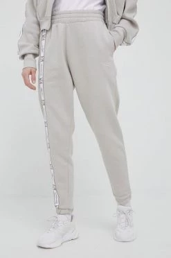 Γυναικεία Παντελόνια φόρμας Παντελόνι φόρμας Reebok χρώμα: μπεζ