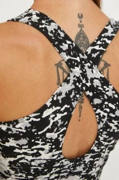 Γυναικεία Αθλητικά σουτιέν Αθλητικό σουτιέν Reebok Modern Safari μαύρο -Reebok Εκπτώσεις unnamed file 2481